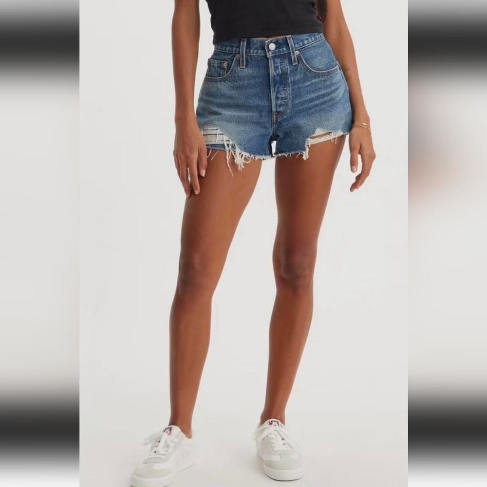 EUC Levi's 501 Original High Rise Distressed Hem Cut Off Shorts Size 32